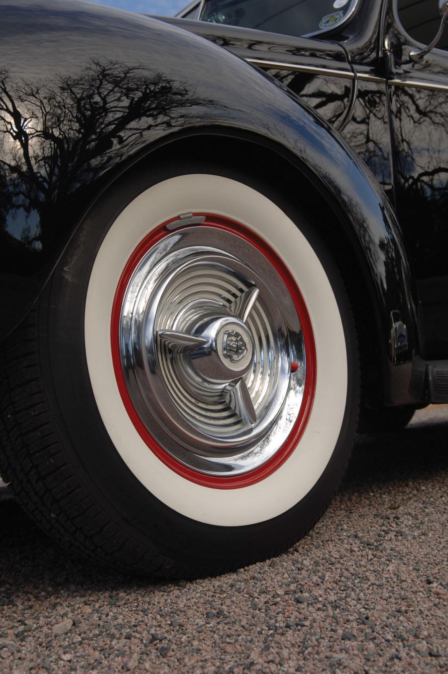  Ford DeLuxe 5-Window Coupe Custom 1939 года  (фото 4 из 11)
